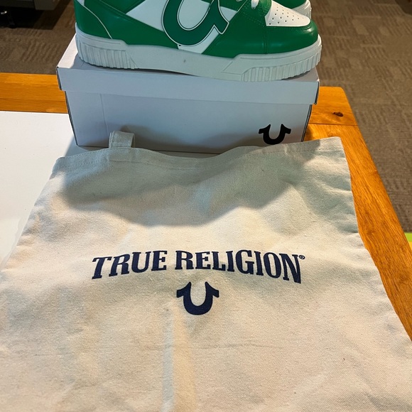 True Religion Stasha Sneaker w/ Tote - Picture 1 of 5